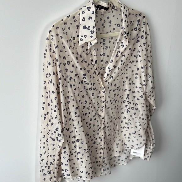 MOTF Beige Leopard Print Blouse (BNWT) - Picture 2 of 3